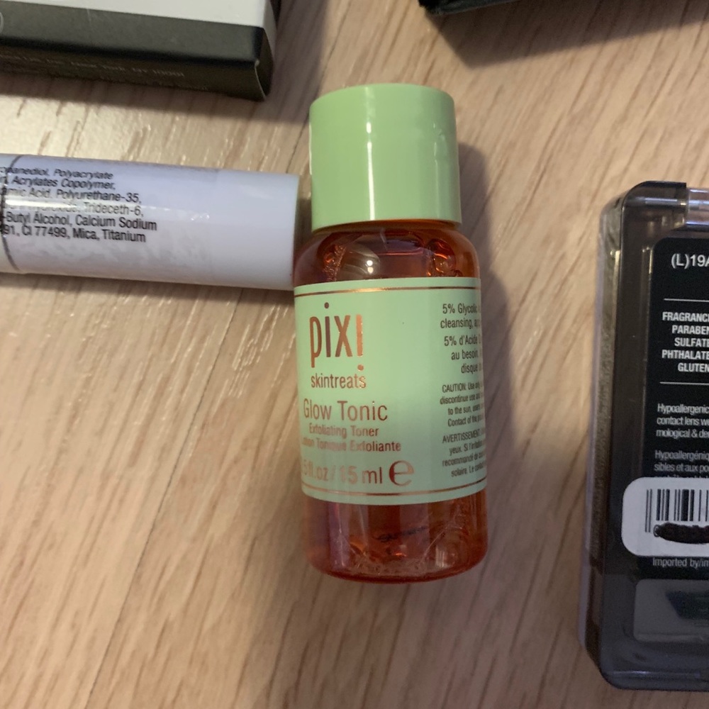 NWT Makeup bundle - Picture 4 of 5